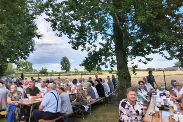 VI Biesiada z Biblioteką w Łuszkowie – muzyka, taniec i integracja seniorów