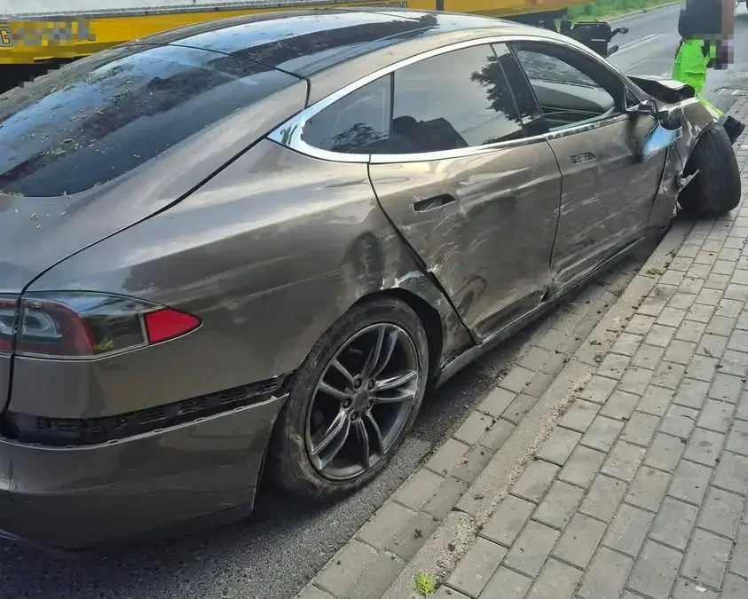 Kolizja w Śmiglu na ulicy Polnej – interwencja strażaków z OSP Śmigiel