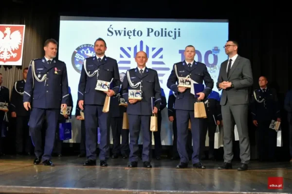 Święto Policji w Kościanie – awanse i wyróżnienia dla funkcjonariuszy z Krzywinia
