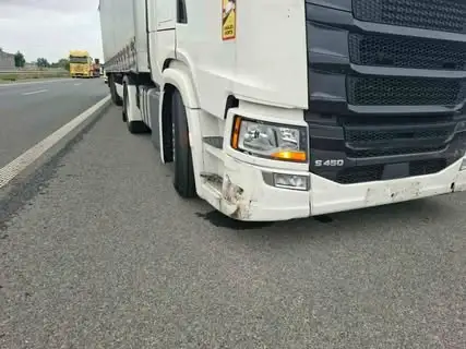 Kolizja dwóch pojazdów na drodze ekspresowej S5 w rejonie Kościana