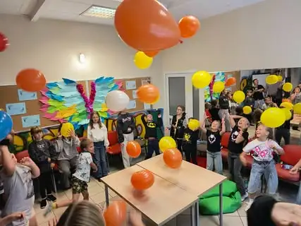 Wakacyjne atrakcje dla dzieci z Kościana – podsumowanie zajęć Lokalnego Centrum Wolontariatu