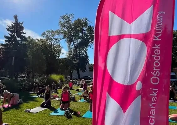 Aktywna niedziela w Kościanie: śniadanie na trawie i joga w parku