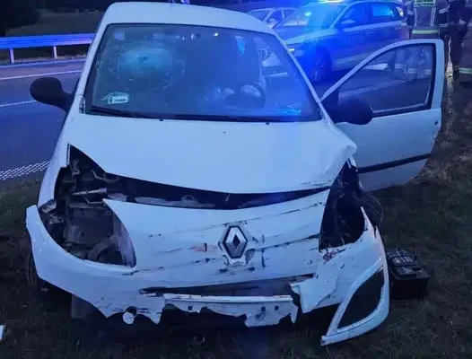Kolizja na S5 pod Kościanem: auto uderzyło w bariery