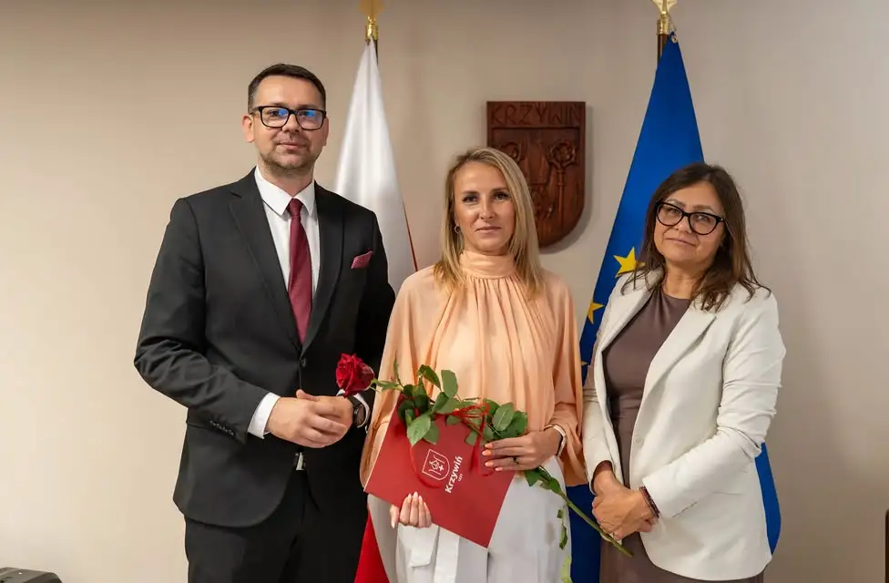 Nowi dyrektorzy szkół w gminie Krzywiń – akty powierzenia wręczone