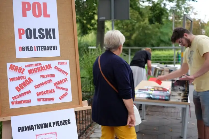 Narodowe Czytanie „Dziadów” w Kościanie: muzyka, zioła i duchy w bibliotece