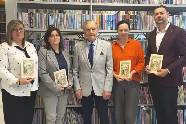 Henryk Marcinkowski zaprezentował nową publikację o Łuszkowie w krzywińskiej bibliotece