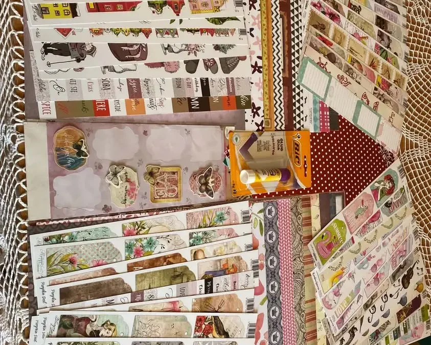 Nowe materiały plastyczne w Filii Bibliotecznej w Lubiniu – zaproszenie na zajęcia piątkowe