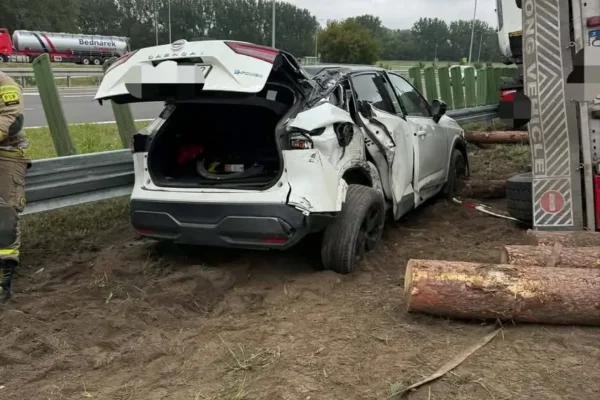 Kolizja na S5 pod Kościanem. Auto osobowe zderzyło się z ciężarówką