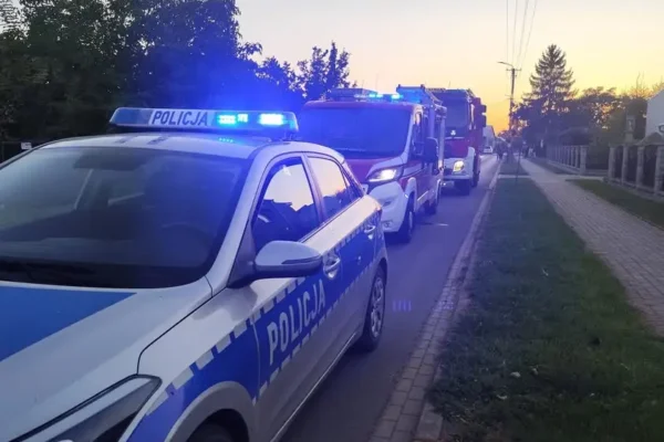 Kolizja samochodu osobowego ze skuterem w Borowie. Interweniowały trzy zastępy straży pożarnej