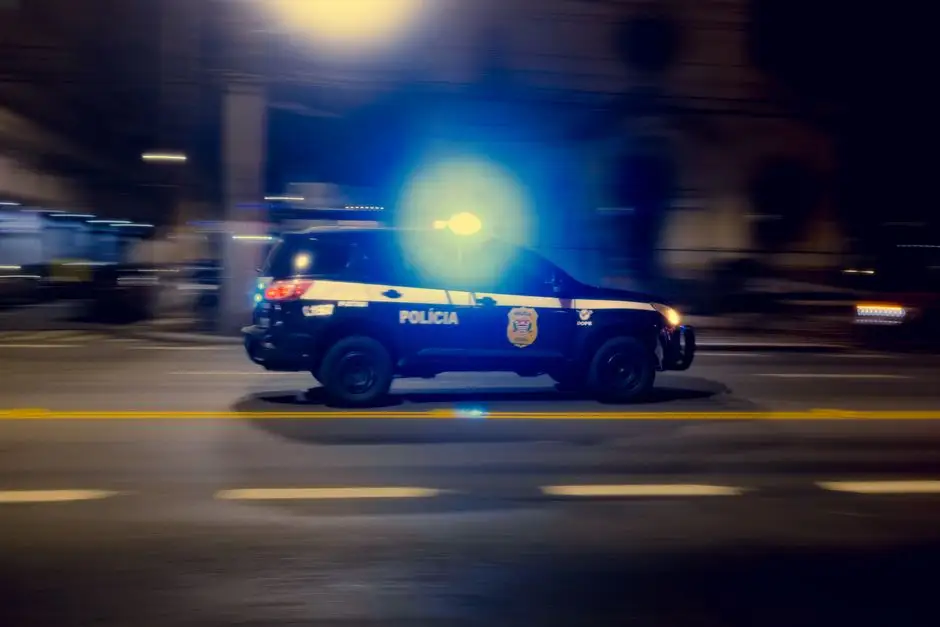 20-latek uciekał przed policją w Czempiniu, porzucił audi i próbował uciec pieszo