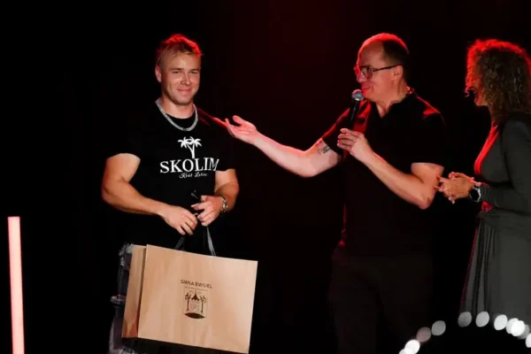 Urodzinowy koncert Skolima w Śmiglu – tort, życzenia i rockowy support