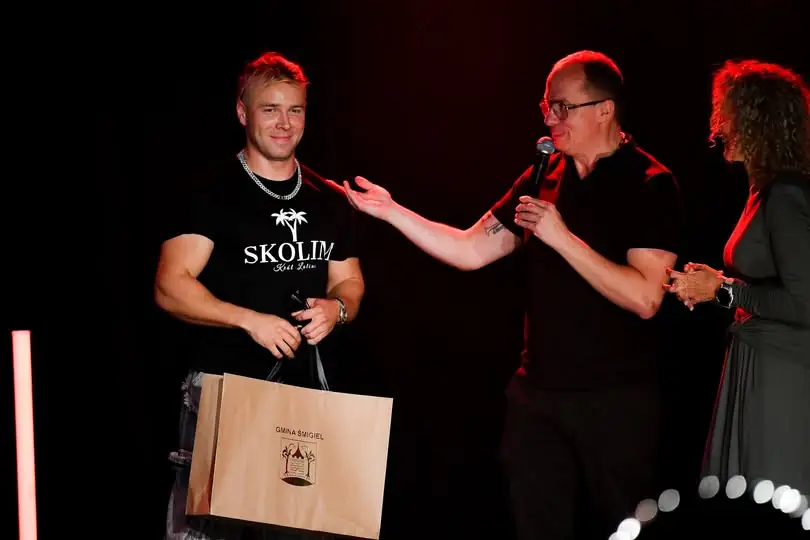 Urodzinowy koncert Skolima w Śmiglu – tort, życzenia i rockowy support