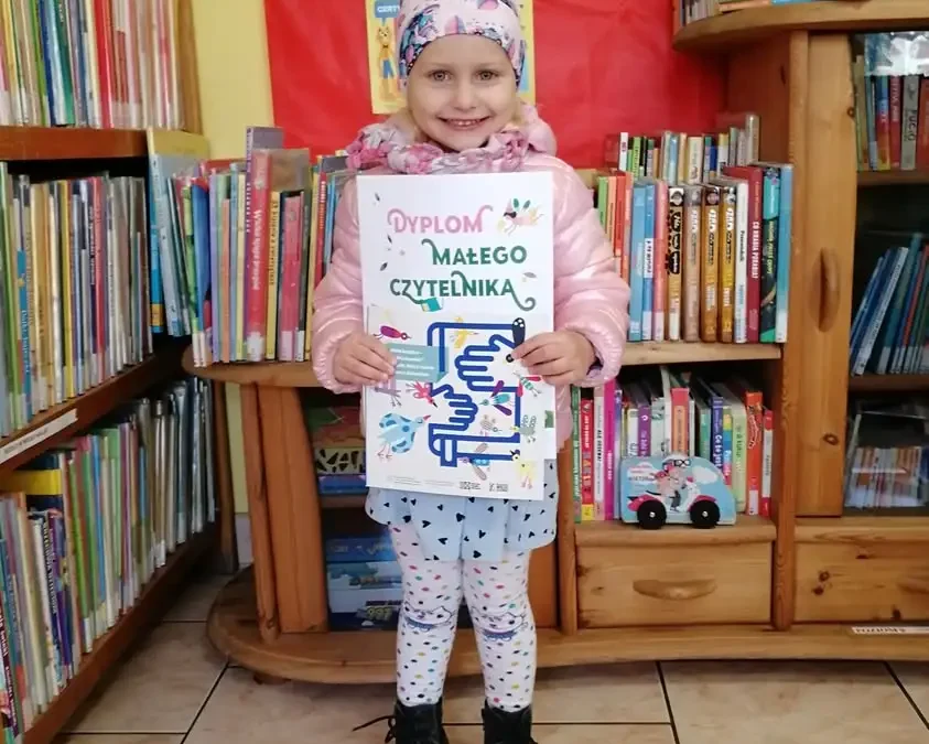 Dyplomy dla małych czytelniczek w Filii Bibliotecznej w Jerce